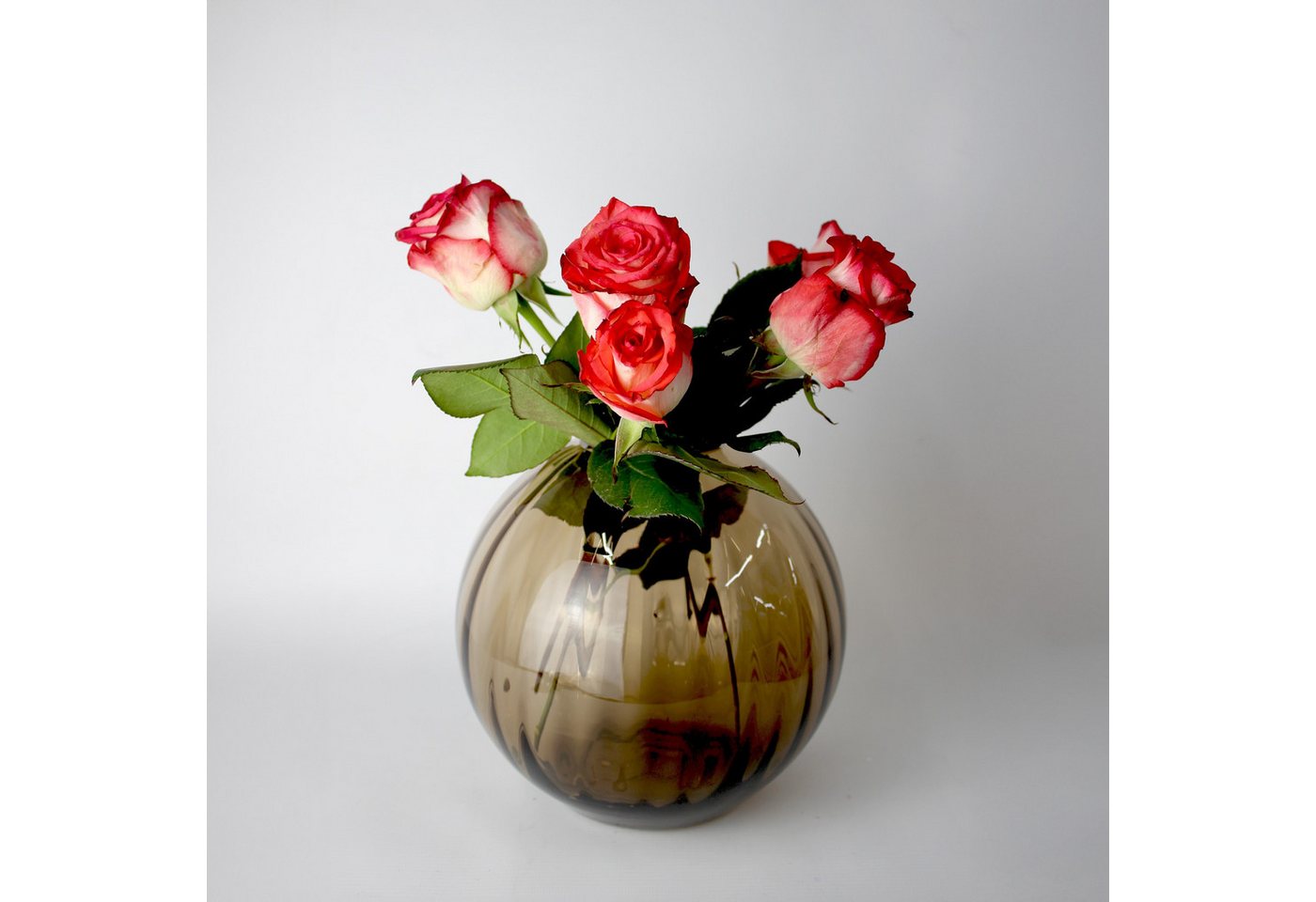 Signature Home Collection Kugelvase Glasvase rund Rillen blau braun Vase Glas handgemacht Kugelvase (1 St., 1x Vase), leicht durchscheinend, rund mit Rillen von Signature Home Collection