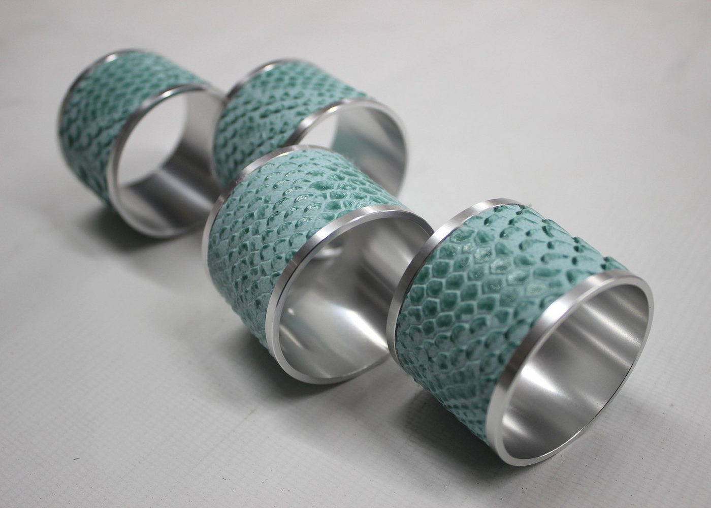 Signature Home Collection Serviettenring Serviettenringe 4-er Set Edelstahl blau türkis schwarz Reptil, Kunstleder Edelstahl, (Set, 4-tlg., 4er Set Serviettenringe) von Signature Home Collection
