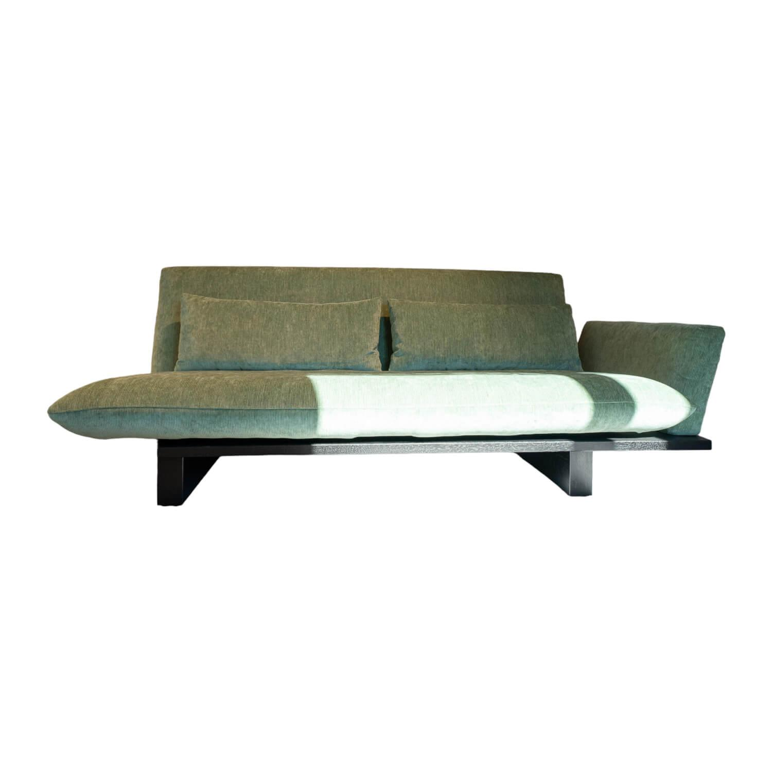 Schlafsofa Veda Stoff Pesaro Kat. D Schilf Cort Grün mit 2 Kissen Schlafsofa Veda Stoff Pesaro Kat. D Schilf Cort Grün mit 2 Kissen von Signet