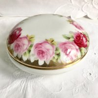 Runde Vintage Porzellan Dose Handbemalt Mit Rosen Dekor von SignoraMargherita