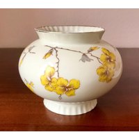 Sorau Porzellan Mimosa Design Vase 1888 - Ca. 1945 von SignoraMargherita