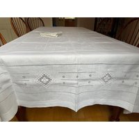 Vintage Tischdecke/Bestickte Handarbeit /Spitzen Stickerei/ Nadelarbeit 280 X 160 cm Vintage Tischdecke/Bestickte Handarbeit /Spitzen Stickerei/ Nadelarbeit 280 X 160 cm von SignoraMargherita