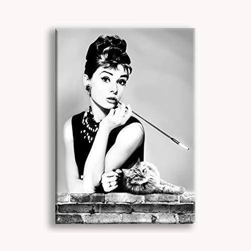 Leinwand Audrey Hepburn Frühstück von Tiffany, bedruckt, mit Holzrahmen (50 x 70 cm) von Signorbit