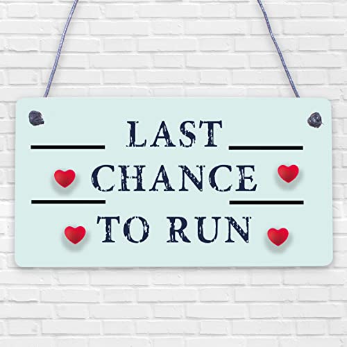 Lustiges Schild mit Aufschrift "Chance To Run", Shabby-Chic-Stil, Empfangsdekoration, Brautpaar von SignsPop