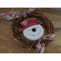 22 cm Rustikaler Schneemannkranz Personalisierte Weihnachtstür - Und Kamindekoration Babys 1 von Signsatsimplywood