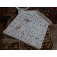 Neues Zuhause, Neu Verheiratet, Hochzeitsgeschenk. Handgemachte Shabby Chic Holz Plakette Personalisiert Für Familie Und Freunde, Live Love Laugh von Signsatsimplywood