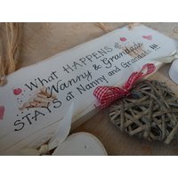 What Happens At Nanny?s Holzschild/Holzschild. Handgemachte Personalisierte Muttertagsgeschenke. Andenken Für Nan Gran Oma Geschenke von Signsatsimplywood