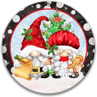 Weihnachten Santa Gnome Kranz Schild, Mr Mrs Claus Gnom Weihnachtsdekor, Zeichen Für Kranz, Runder Urlaub Befestigung Handwerk 7-xms009 von SignsbyLindaNee