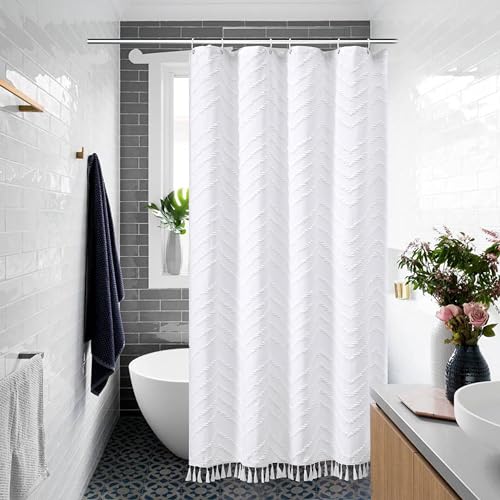 Siiluminisoy Kleiner Stall Boho Duschvorhang weiße Quaste gewebter Stoff Duschvorhang 91,4 x 183,9 cm halbe Größe getuftet Chevron gestreift strukturiert modern Bauernhaus minimalistischer von Siiluminisoy