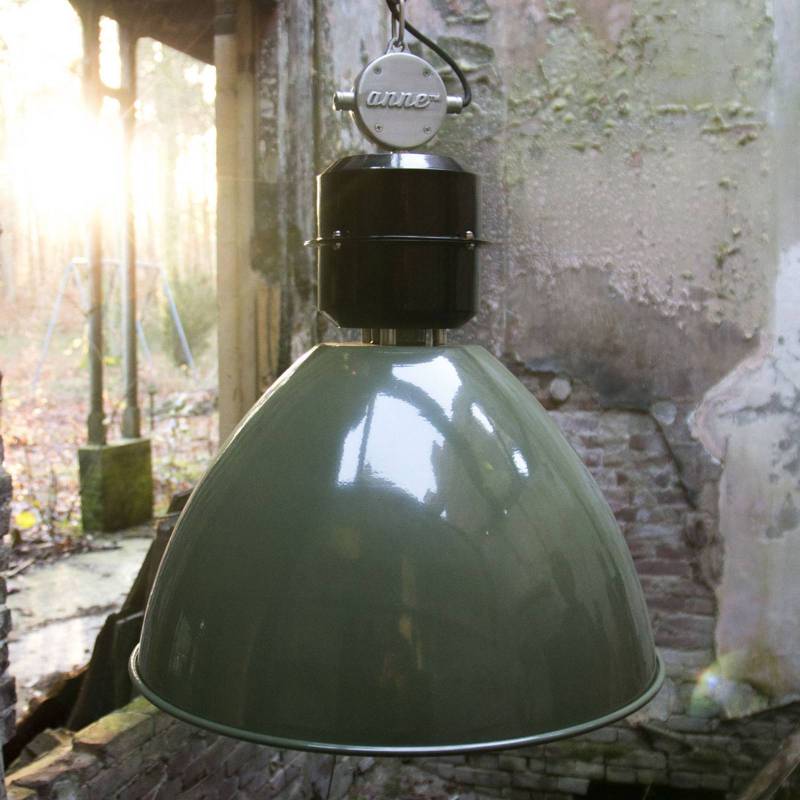 Olivgrüne Pendelleuchte Frisk im Industrie-Design von Steinhauer