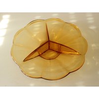 Große Anbietschale Geteilt Glas Bernstein Gelb Vintage 1950Er Mid Century Pressglas Obstschale Snackbar Rockabilly von SilaVintageandmore