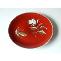 Große Runde Kuchenplatte 50Er Tortenplatte Porzellan Keramik Servierplatte Vintage Rot Weiß Gold Lichte Gdr Germany von SilaVintageandmore