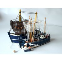 Miniaturschiffe Fischkutter Krabbenkutter Maritime Deko Handarbeit Modellbau 2 German Mini Ships Wood von SilaVintageandmore