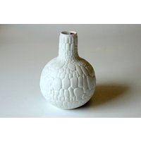 Vase Bisquit Porzellan Ak Kaiser Kroko Relief Op Art 70Er Vintage Biskuit Mid Century Matt Weiß Struktur West Germany Living Room Art Vase Bisquit Porzellan Ak Kaiser Kroko Relief Op Art 70Er Vintage Biskuit Mid Century Matt Weiß Struktur West Germany Living Room Art von SilaVintageandmore