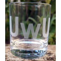 Lasergraviertes Trinkglas Mit "Uwu" Smiley-Motiv Lasergraviertes Trinkglas Mit "Uwu" Smiley-Motiv von SilberzahnCreations