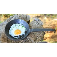 Robuste Eisenpfanne Für Die Lagerfeuerküche - Perfekt Bushcraft, Camping Und Mittelalterfeste von SilentBushcraft