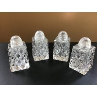 Antike Salz - Und Pfefferstreuer Set Aus Vier Salz - Und Pfefferstreuern Glas von SilkPursesNSowsEars
