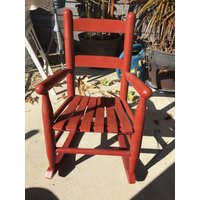 Perfekte Kleine Vintage Veranda Rocker Kinder Holz Schaukelstuhl von SilkPursesNSowsEars