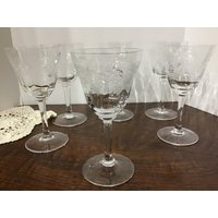Schöne Vintage Kristall Stemware Etched Crystal Weingläser Set Von Sechs Weingläsern von SilkPursesNSowsEars