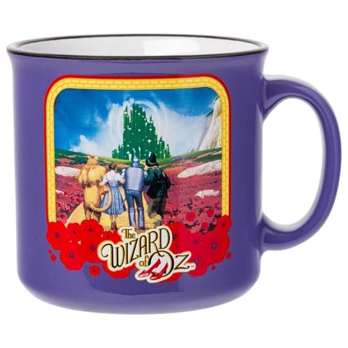 Silver Buffalo The Wizard of Oz Keramiktasse mit Mohnblumen, Motiv Dorthy, The Cowardly Lion, Tin Man und Vogelscheuche, 590 ml Silver Buffalo The Wizard of Oz Keramiktasse mit Mohnblumen, Motiv Dorthy, The Cowardly Lion, Tin Man und Vogelscheuche, 590 ml von Silver Buffalo