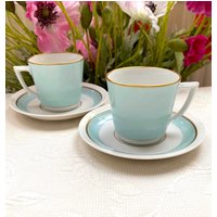 Erstklassige Weiße Und Pastellblaue Royal Copenhagen Mokkatasse Untertasse Mit Untertassen-Set. Vintage 1950-60Er Jahre Danish Modern von SilverBelleShop