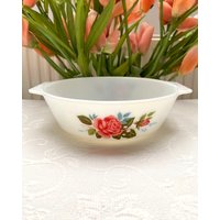 Jaj Made in England Mid Century Modern Pyrex Offene Tiefe Schale Mit Griffen. Dickes Und Stabiles Weißes Opalglas Rosa Rosenmotiv Auf Beiden Seiten Jaj Made in England Mid Century Modern Pyrex Offene Tiefe Schale Mit Griffen. Dickes Und Stabiles Weißes Opalglas Rosa Rosenmotiv Auf Beiden Seiten von SilverBelleShop