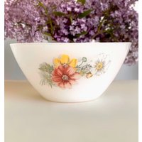 Vintage 1950Er Jahre Arcopal France White Opal Glas Schale Mit Blumen Motiv von SilverBelleShop