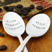 Guten Morgen Handgestempelt Wunderschöne Hallo Hübscher Kaffeelöffel Set Gestempelt Tafelsilber Housewarming Geschenkidee Für Paare Hochzeitsgeschenk von SilverStatements