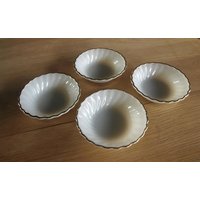 4 Vintage Anchor Hocking Milchglas Hitze Beständig Gold Rim Scalloped Edge Swirl Kleine Dessert Schalen/Teller von SilverliningByTravis