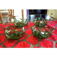 Vier Vintage Mittelgroße Grüne Glas-Servierschalen Mit Eingeklemmten Seiten/Kanten - Urlaub Weihnachts-Serviergeschirr von SilverliningByTravis