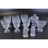 Vintage Hobnail Klarglas Set Footed Becher/Trinkgläser, Milchkännchen Und Zuckerdose Salz Pfefferstreuer 10 Stück von SilverliningByTravis