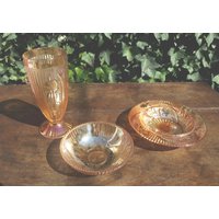 Vintage Jeannette Iris Und Herringbone Flora Marigold Karneval Glas Footed Becherglas, Butterdose Dessertschale von SilverliningByTravis