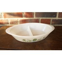 Vintage Milchglas Glasbake Geteilte Oval Back Auflaufform Nr. J-2352 von SilverliningByTravis