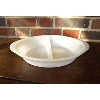 Vintage Milchglas Glasbake Geteilte Oval Back Auflaufform Nr. J-239 von SilverliningByTravis