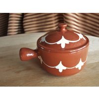 Vintage Portugiese Signoria Der Tastesetter Handbemalte Rote Tonkeramik Bohnentopf/Auflaufform Reiskocher C 1984 Made in Portugal von SilverliningByTravis
