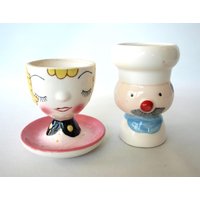 Vintage Porzellan Eierbecher-Halter Von Koch Und Eine Frau Mit Befestigtem Tablett/Männlich Weiblich - Midcentury Japan von SilverliningByTravis