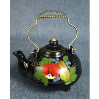 Vintage Redware Schwarze Teekanne Mit Handbemaltem Obstdesign Und Spiraldrahtgriff - Mid Century Japan Country Chic von SilverliningByTravis