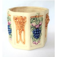 Vintage Weller Pottery Roma Creamware Pot Mit Satyr Und Trauben Bunch Design - Achteckige Form 1914-1920 Vintage Weller Pottery Roma Creamware Pot Mit Satyr Und Trauben Bunch Design - Achteckige Form 1914-1920 von SilverliningByTravis