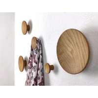 Holzpunkt 5Er Set, Konkave Form, Wandhaken Nussbaum, Handtuch Punkte, Moderne Kleiderhaken, Wandknäufe Eiche von SilvoWoodDesign