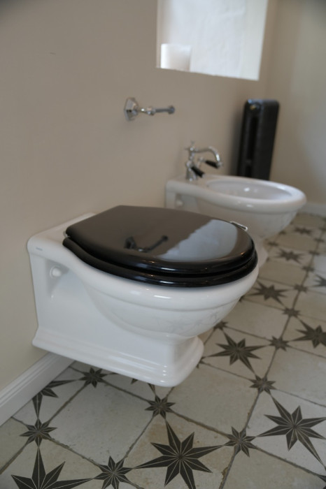 WC Abgang waagrecht/WC wandhängend/WC spülrandlos Retro/Vintage Serie Heritage Weiß von Simas WC Abgang waagrecht/WC wandhängend/WC spülrandlos Retro/Vintage Serie Heritage Weiß von Simas von Simas