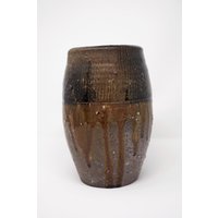 Holz Gebrannt Steinzeug Vase Mit Tenmoku Glasur von SimmonsCeramics