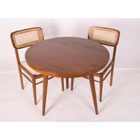 Runder Esstisch, Küchentisch, Aus Massivem Teakholz Handgefertigt in Indien Runder Esstisch, Küchentisch, Aus Massivem Teakholz Handgefertigt in Indien von SimnaHandicraft