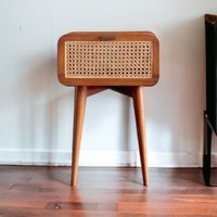 Mid Century Rattan Nachttisch Aus Teakholz, Handgefertigt in Indien von SimnaHandicraft