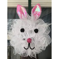 Weiße Osterhase Gesicht Mesh Kranz Weiße Osterhase Gesicht Mesh Kranz von SimonSaysCraftDesign