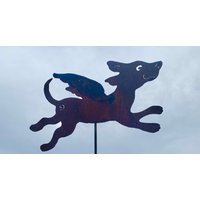 Fliegender Welpe Garten Pfahl Meter Kunst von SimoneWilsonArt