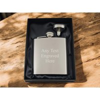 Personalisierte 6 Unze Silber Flachmann in Einem Seide Gefütterten Geschenkbox Mit Trichter von SimonsGifts4u