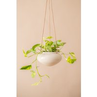 Blumenampel | Übertopf Aus Keramik Messing Cremefarbig von SimpleFormsDesign