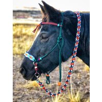 Soft Rope Halter Bitless Bridle Hackamore - Diamond Paracord Overlay Mit Verstellbarem Stirnband Passenden Geflochtenen Zügeln Soft Rope Halter Bitless Bridle Hackamore - Diamond Paracord Overlay Mit Verstellbarem Stirnband Passenden Geflochtenen Zügeln von SimpleLoops