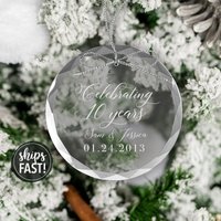 Jubiläums-Weihnachtsanhänger | Kristallglasverzierung, Die Jahre Verzierung Verheiratet Weihnachtsverzierung Jahrestagsgeschenk Für Frau Feiert Jubiläums-Weihnachtsanhänger | Kristallglasverzierung, Die Jahre Verzierung Verheiratet Weihnachtsverzierung Jahrestagsgeschenk Für Frau Feiert von SimpleSentimental