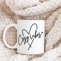 Herbsttasse "Cozy Vibes' - Die Perfekte Kaffeetasse Für Den Cozy Vibes Im Herbst Das Geschenk Jeden Herbstfan von SimplyAnnaDesign